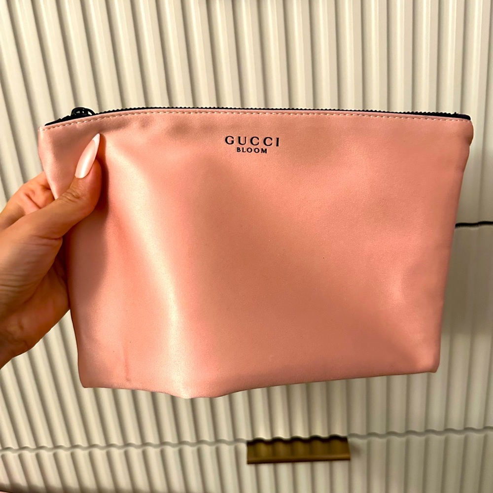 ⚡️ Authentic Gucci Satin/Silk Cosmetic Travel Bag 👛